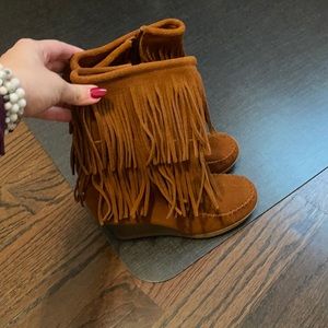 Women’s size 8 used like new brown suede fringe boots